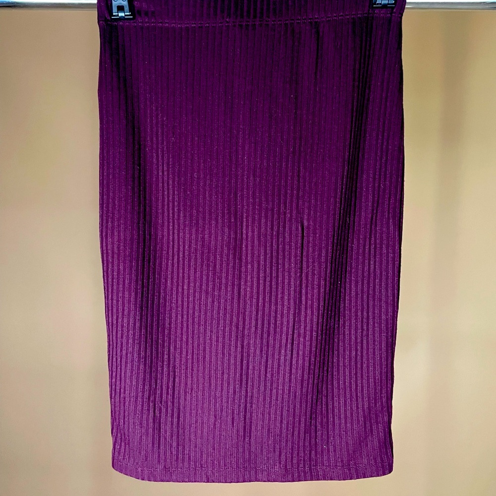 Forever 21 Maroon knee-length skirt.